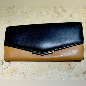 Fendi
Fendi Beige/Black Leather Envelope Continental Wallet (with dust bag)